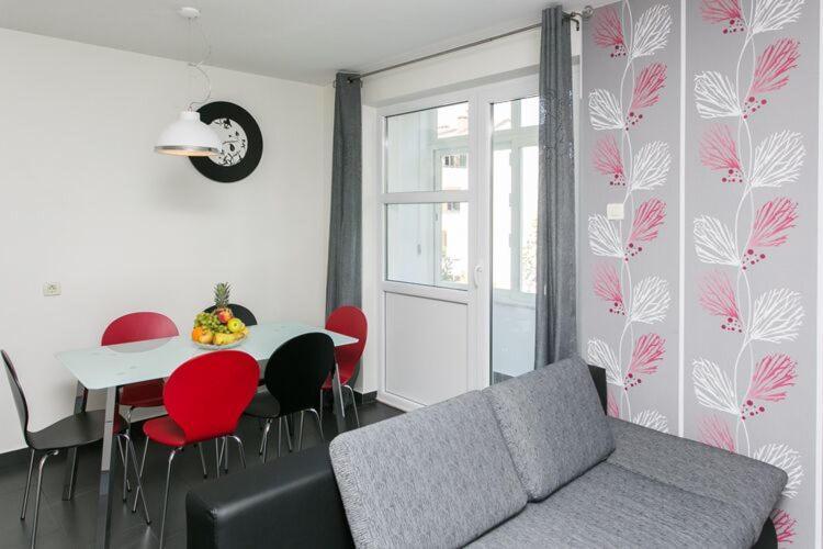 Apartment Lapad Bay- Luxury Two-bedroom With Balcony Black-ivani Evi *