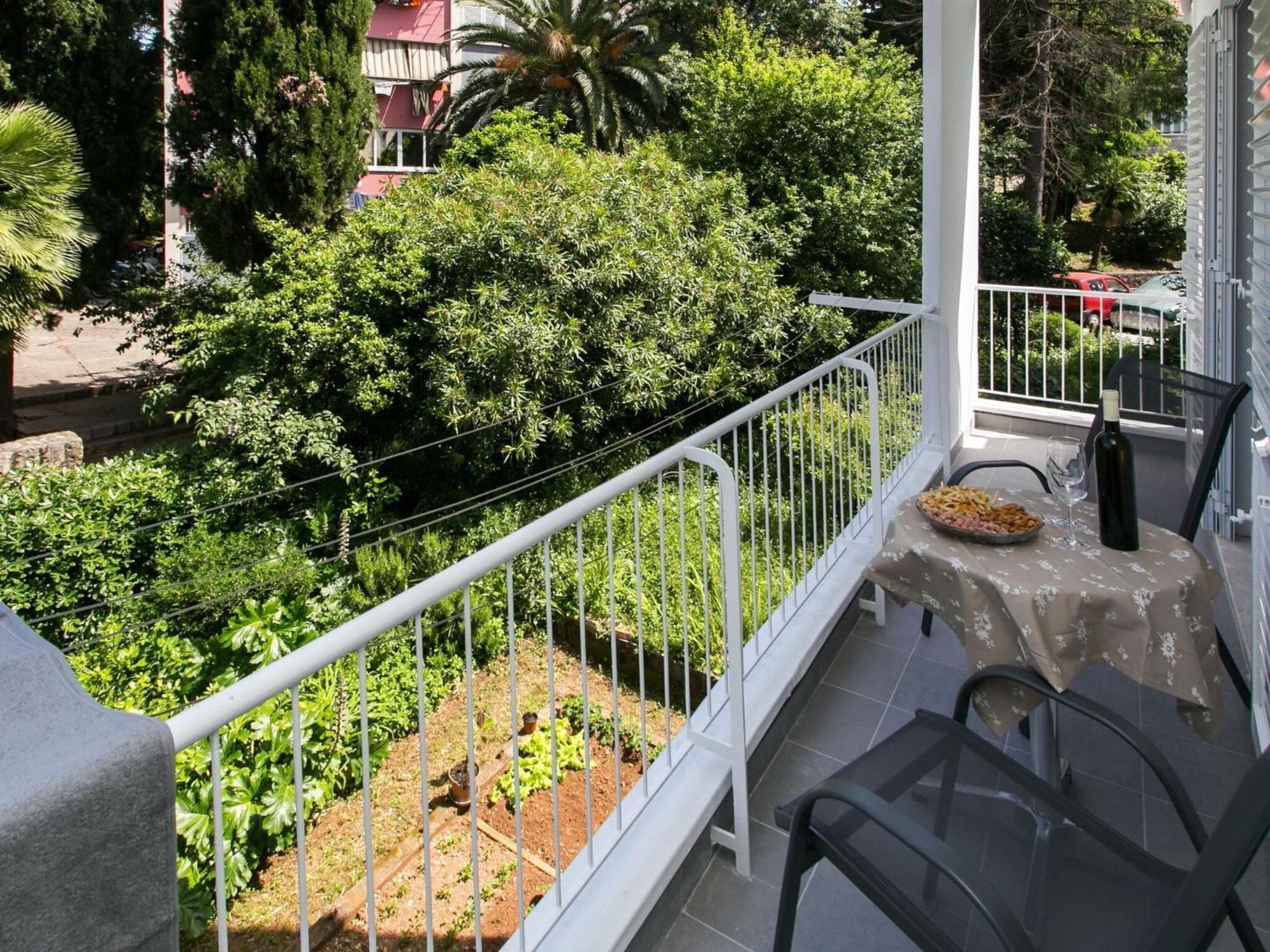 Apartment Lapad Bay- Luxury Two-bedroom With Balcony Black-ivani Evi *